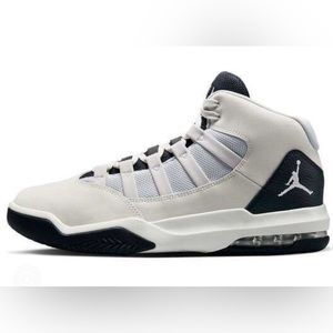 Size 10.5 Men’s Nike Jordan Max Aura High AQ9084-004 New